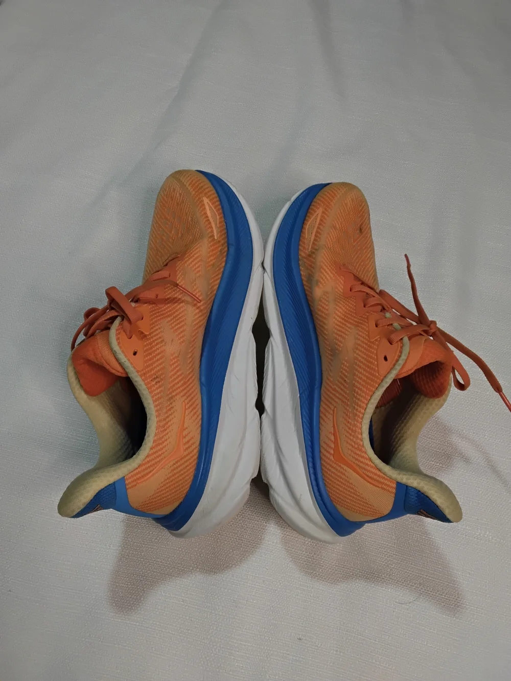 Hoka Clifton 9 Men's Coral Orange Running Shoes with Blue Midsole Sz 9D.
